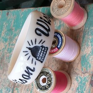 NWOT Madison, Wisconsin Capital City Engraved Retro Lucite Bangle Bracelet